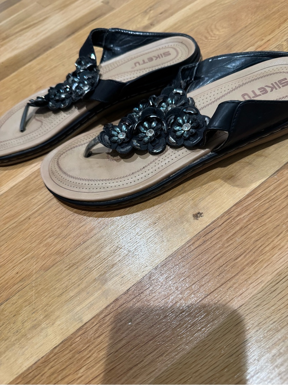 - Siketu Women's size 9.5 black stone flip flops